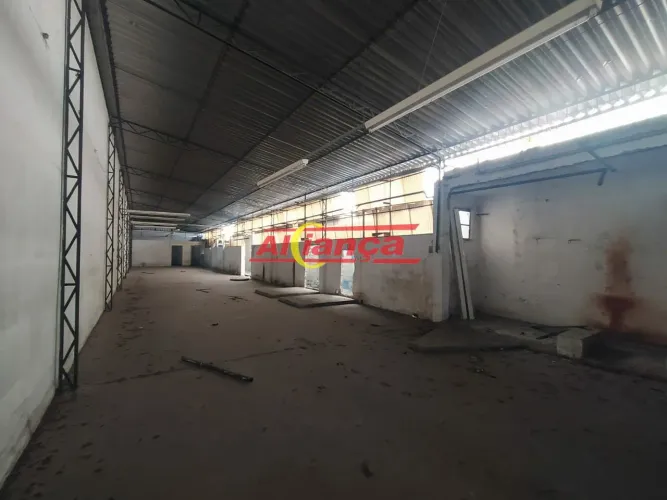 Galpão comercial 400m² com 2 banheiros e 2 vagas para locação no Macedo - Guarulhos/SP