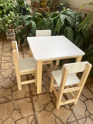 Mesa infantil para criança 8 anos com 3 cadeiras
