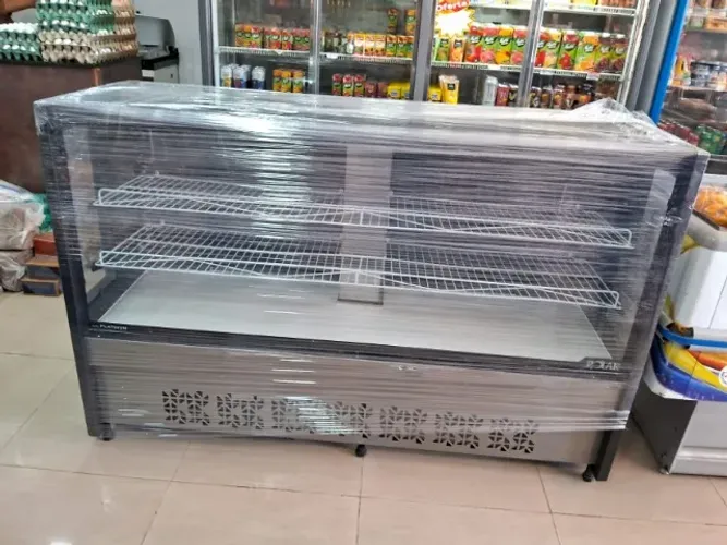 VITRINE REFRIGERADA PARA CONFEITARIA 1.75M MARCA POLAR NOVA