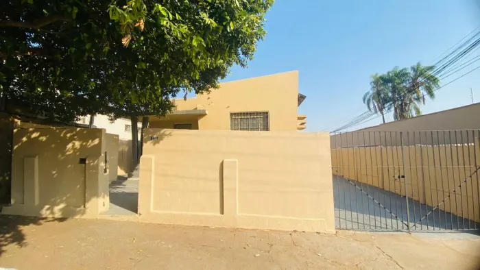 Casa 3 dormitórios para Locação em Campo Grande, Centro, 3 dormitórios, 1 banheiro, 2 vaga