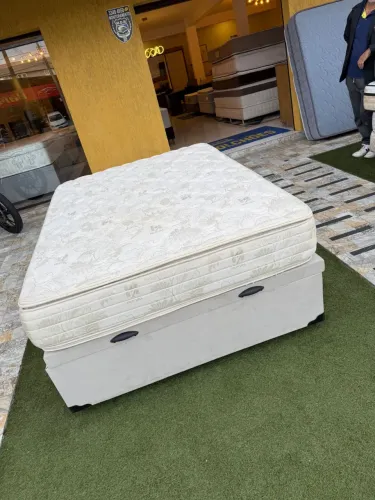 Cama casal BAÚ COM COLCHÃO HERVAL SEMINOVO 