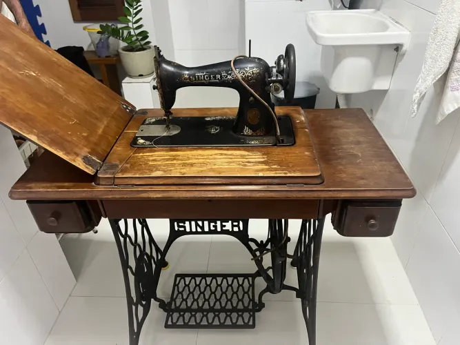 Máquina de costura singer