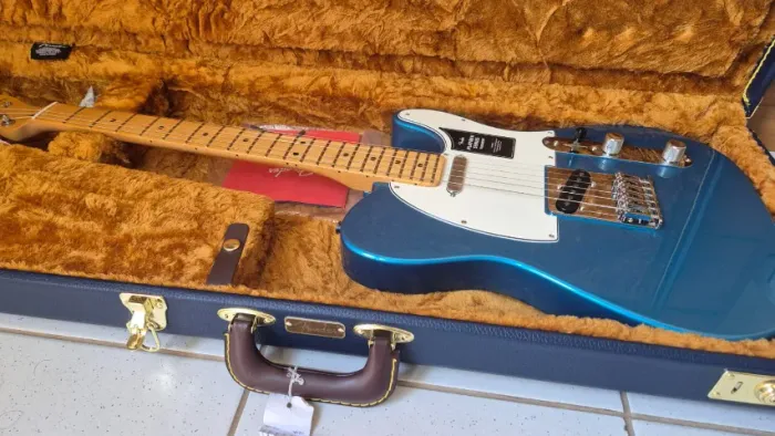 Fender LE Telecaster Player II Lake Placid Blue (Nova!) + Fender Classic Series Wood Case