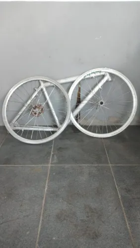 Quadro e aros de alumínio 