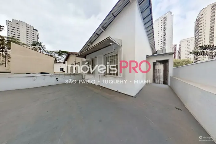 Loja em Moema com 150m² e 3 vagas de garagem.