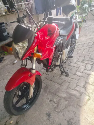 Moto Cb 300