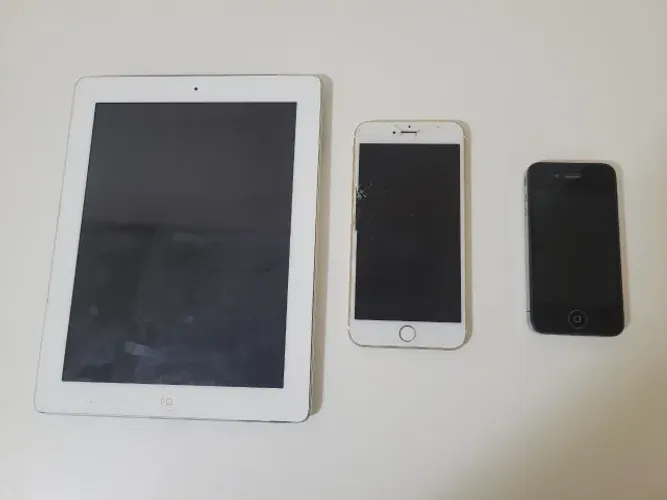 Lote 3 Aparelhos Apple (iPad 3 + iPhone 4 + iPhone 6s Plus) para Peças ou Restauração