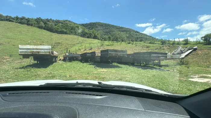 Vários implementos Carreta LS, bitrem para reforma.