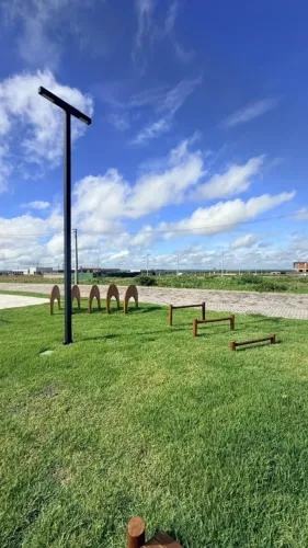 Vendo excelente lote no Condomínio Américas ? Lote 152 ? Em frente à praça pet ? Lado