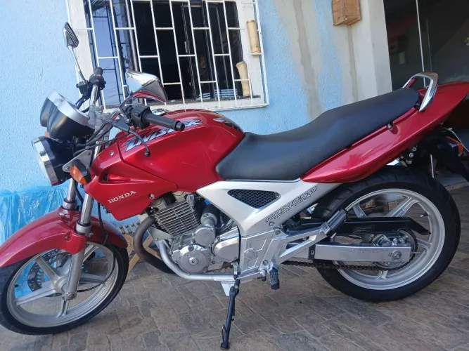 Moto twister ano 2002