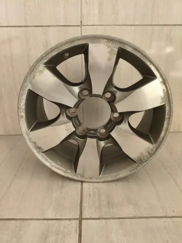 Aro 16 original HILUX 2009