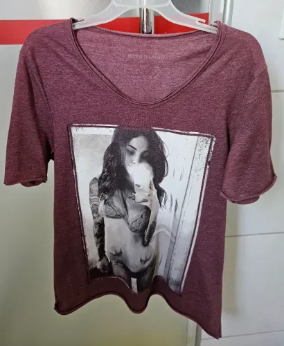[RIVER ISLAND] T-shirt bordô estampada tamanho M