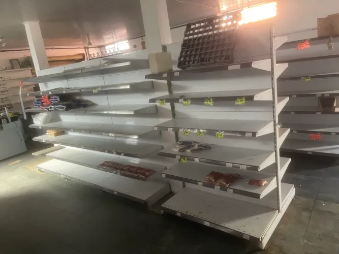 8 Módulos de Gôndolas Centrais em Aço Reforçado para Supermercado