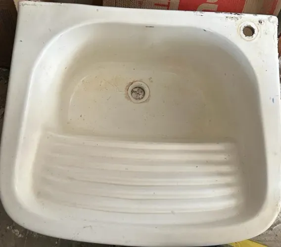 Tanque de lavar roupa CELITE - Em Louça usado e bem conservado