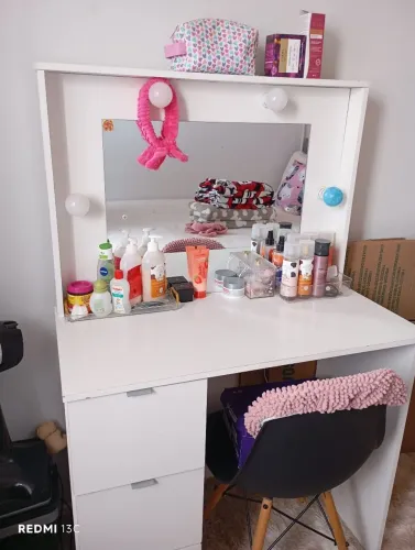Vendo penteadeira camarim 500 reais com cadeira 