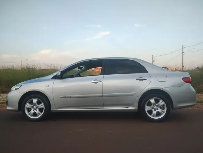 Toyota Corolla XEI 2.0 Flex 16V Aut. 2011