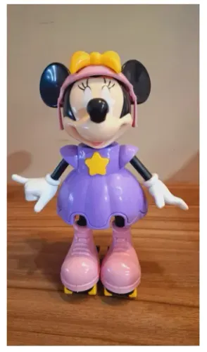 Boneca Minnie Patinadora Com Sons Elka DisneyBoneca Minnie Patinadora Com Sons Elka Disney