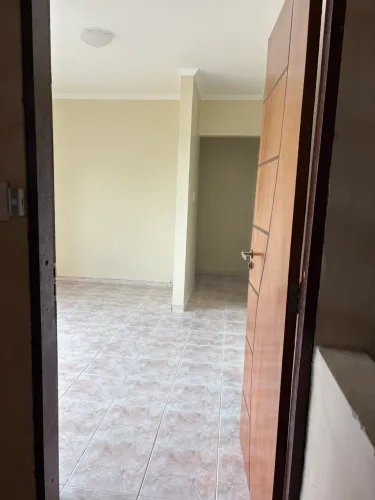 Alugo apartamento no Condomínio Guaianás/ 3° andar 1600