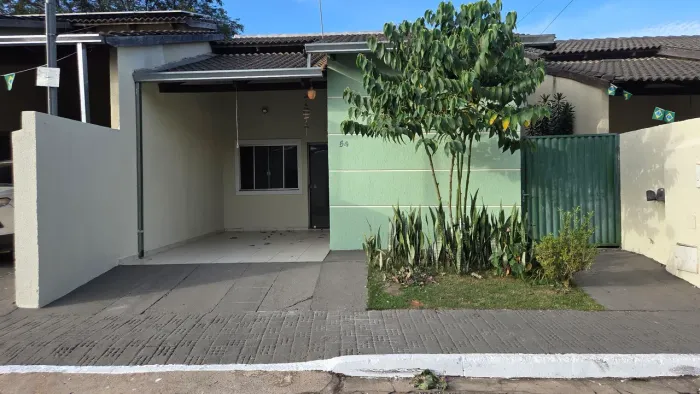 Vendo casa em condomínio fechado - Village Santa Rita