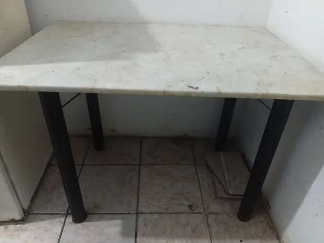 Vendo essa mesa de mármore branca