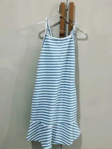 Vestidos 06 e 04 anos, 20 Reais cada