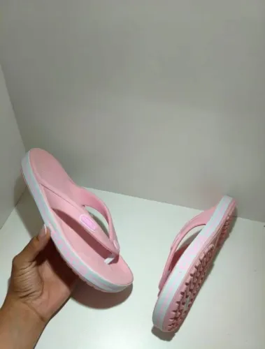 Sandália disponível masculino e feminino Crocs Entregamos 