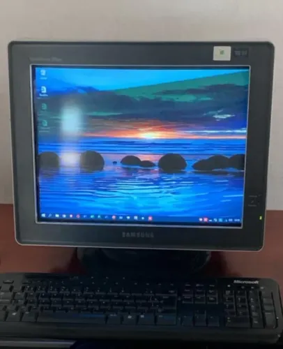Monitor CRT Samsung SyncMaster 796MB Plus Preto