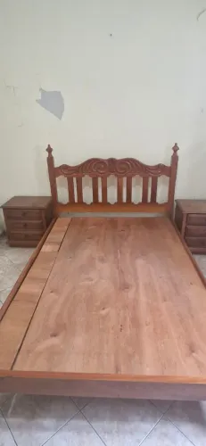 Cama madeira trabalhada