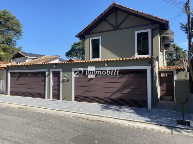 Casa à venda em Condomínio na região da Granja Viana, com 5 suítes, com 300 m²