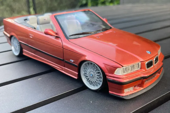 Miniatura BMW M3 marca UT escala 1/18