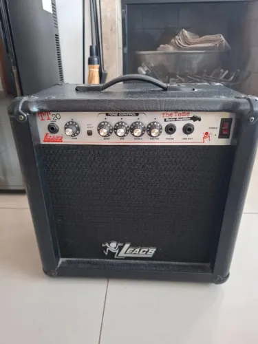 AMPLIFICADOR DE GUITARRA