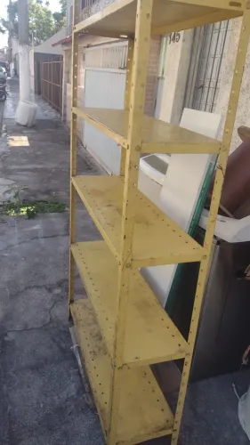Prateleira de aço pintada