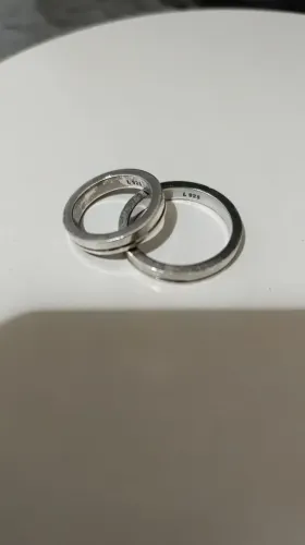 Aliança Vivara - 2 meses de uso...garantia e limpeza na própria loja. Pra vender rápido ?