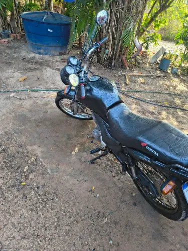 Vendo fan 125 ano 2011. Está com multa e IPVA 2026 em atraso
