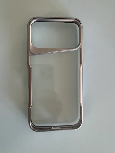 Capa Prata para IPhone 17 Pro Max 