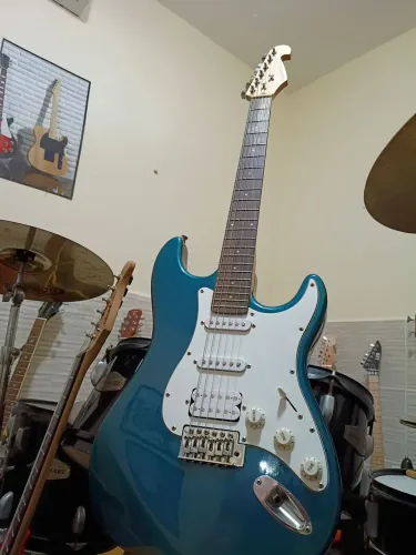 Guitarra Giannini Sonic X seminova
