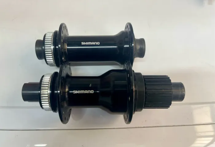 Par de Cubos Shimano TC500 Boost 32F - Praticamente Novos
