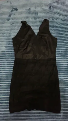 Vestido preto para festa estilo anos 2000