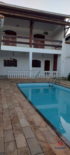 Sobrado com área gourmet e piscina