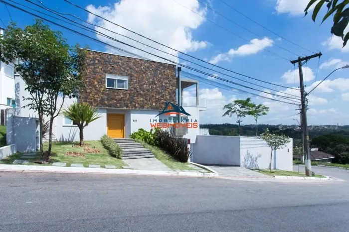 Casa de luxo em condomínio à venda em Cotia-SP - 4 quartos, 3 suítes, 2 salas, 5 banheiros