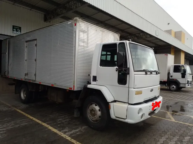 1217 Ford , cargo