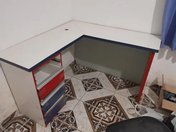 Escrivaninha em L MDF