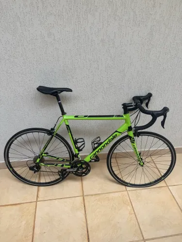 Bicicleta cannondale caad 8