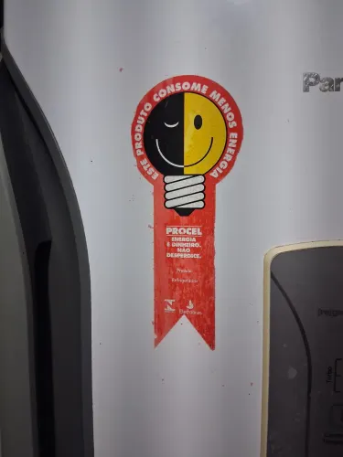 Geladeira Panasonic fros fee.em bom estado.gelando bem e sem problemas.