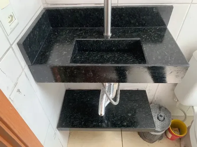 Combo pia banheiro em granito + prateleira
