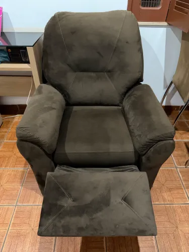 Poltrona reclinável (utilizada somente 1 mês)