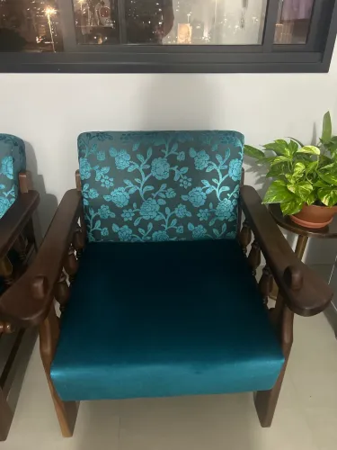 2 poltronas antigas, suede na cor azul turquesa 