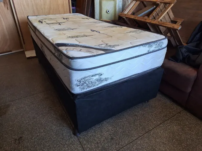 Cama de solteiro com colchão