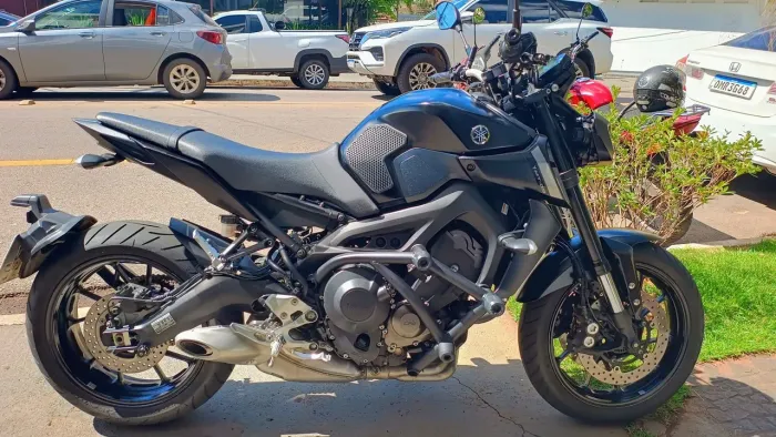 Vendo Yamaha MT 09 "EXTRA"
