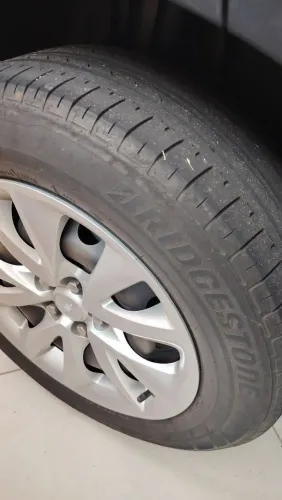 4 Pneus Bridgestone com Rodas 215/60 R16
